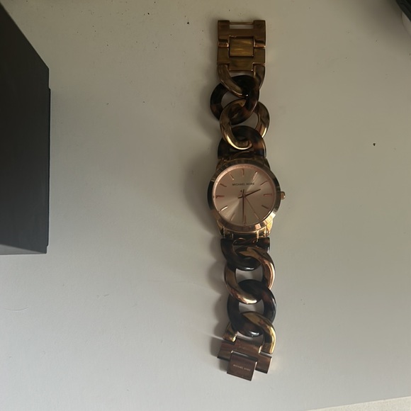 Micheal Kors Watch - Picture 2 of 3